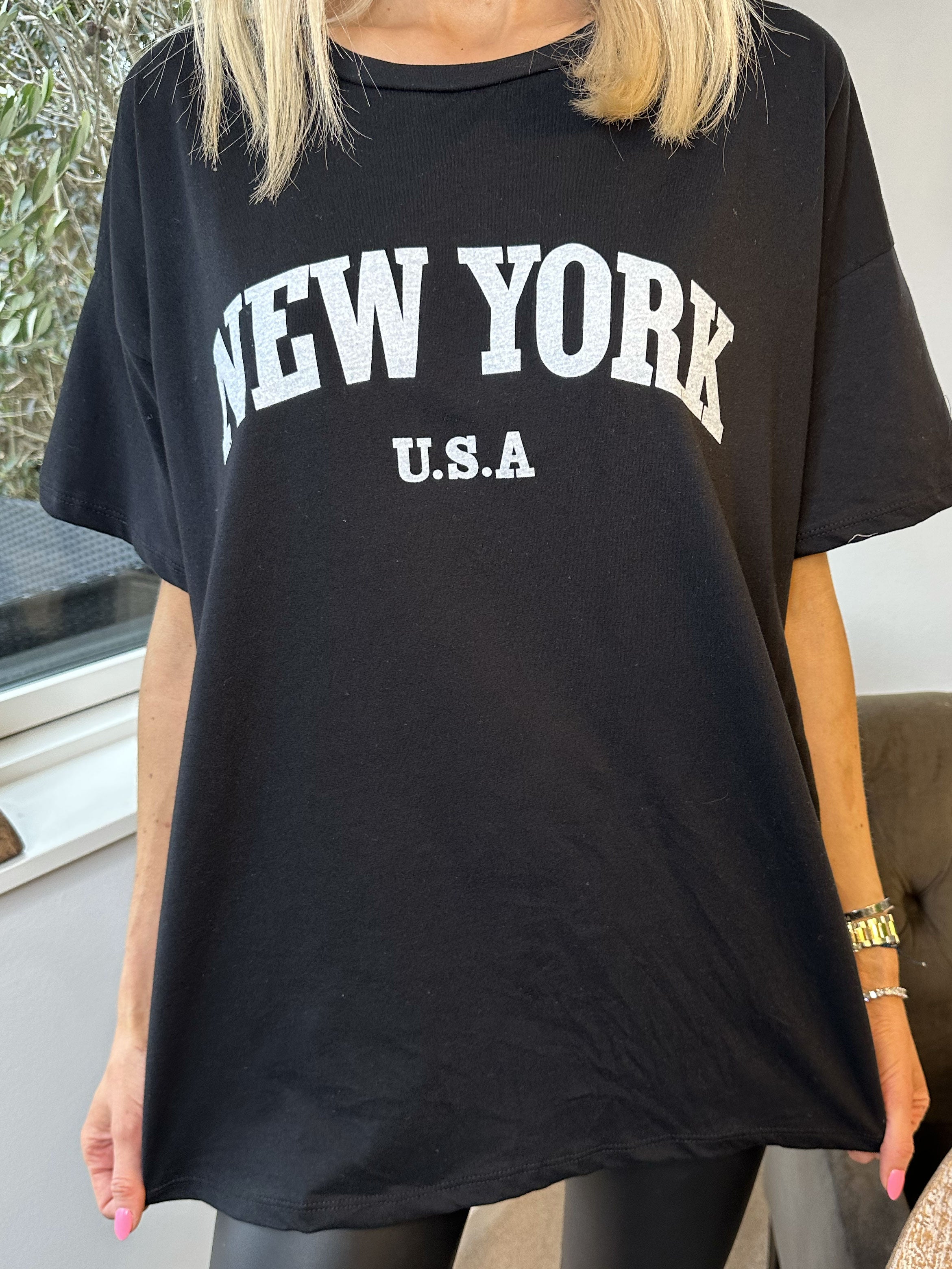 Sofia - Simpel t-shirt med skrift på brystet